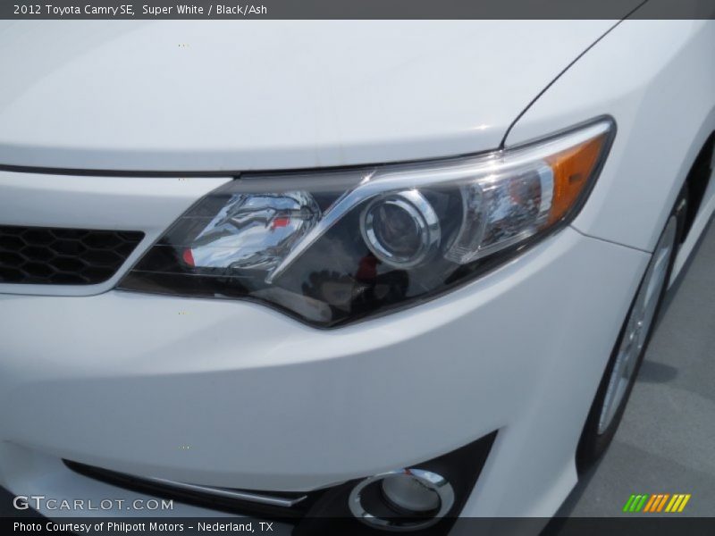 Super White / Black/Ash 2012 Toyota Camry SE