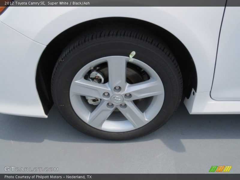 Super White / Black/Ash 2012 Toyota Camry SE