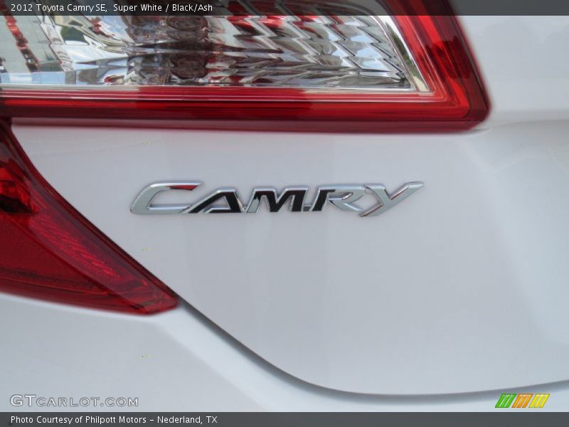 Super White / Black/Ash 2012 Toyota Camry SE