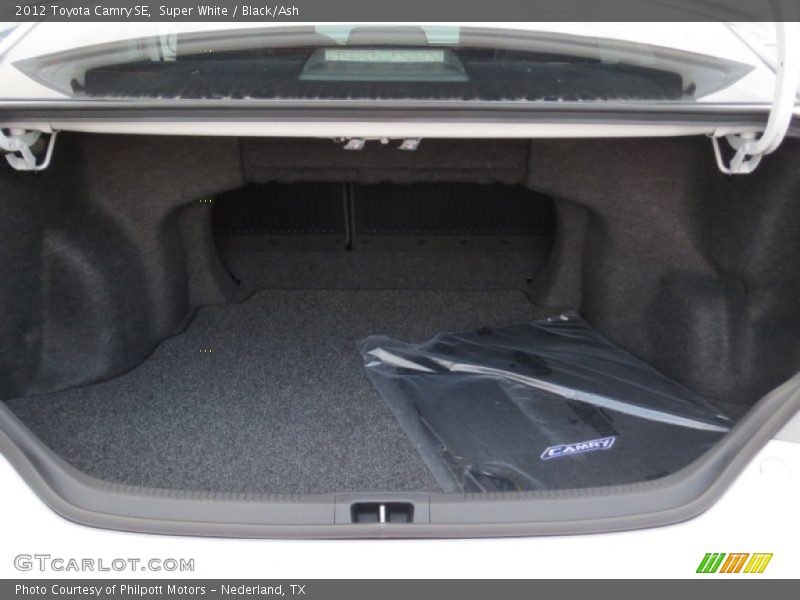 Super White / Black/Ash 2012 Toyota Camry SE