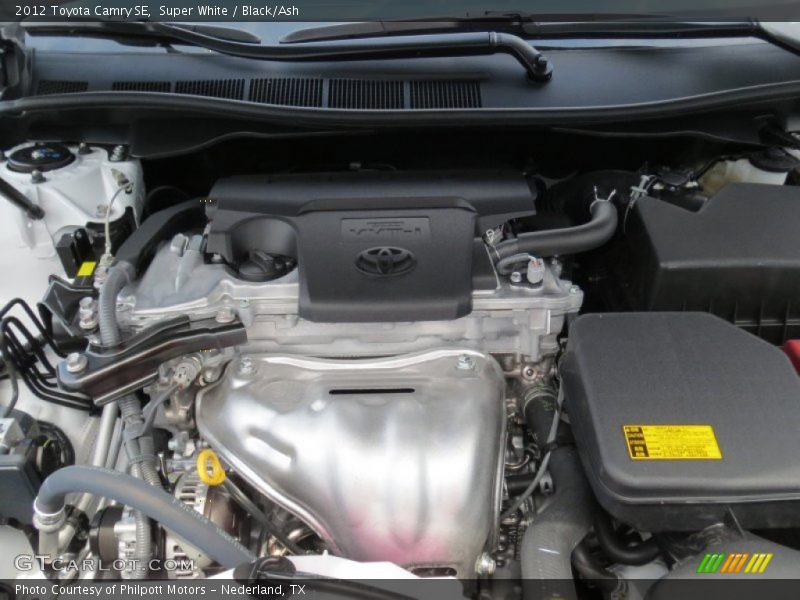 Super White / Black/Ash 2012 Toyota Camry SE