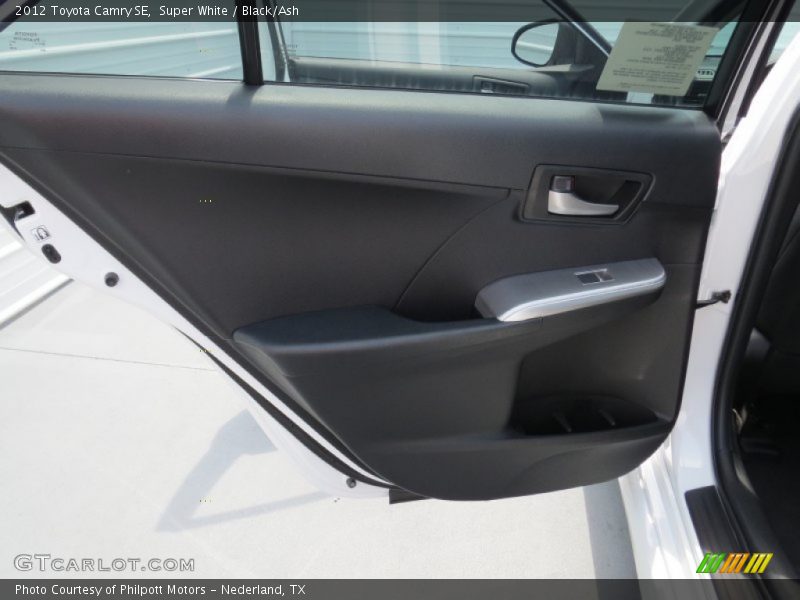 Super White / Black/Ash 2012 Toyota Camry SE