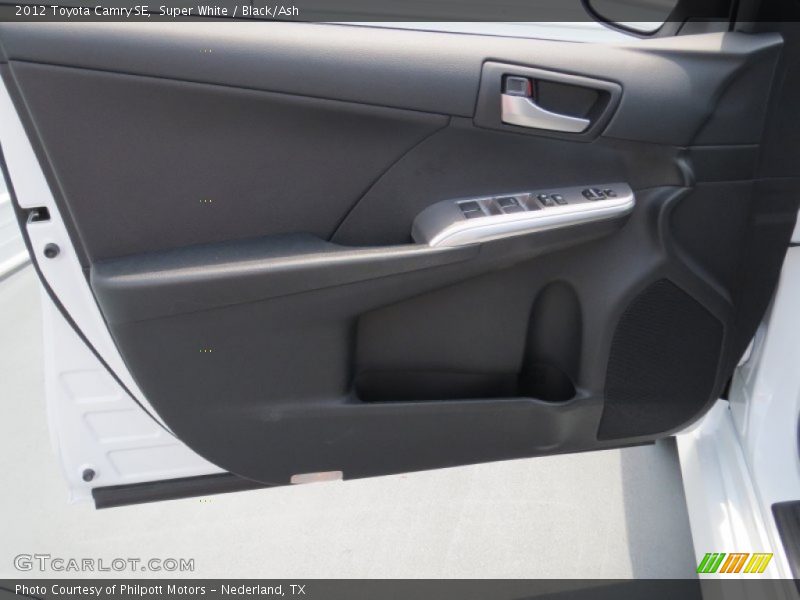 Super White / Black/Ash 2012 Toyota Camry SE