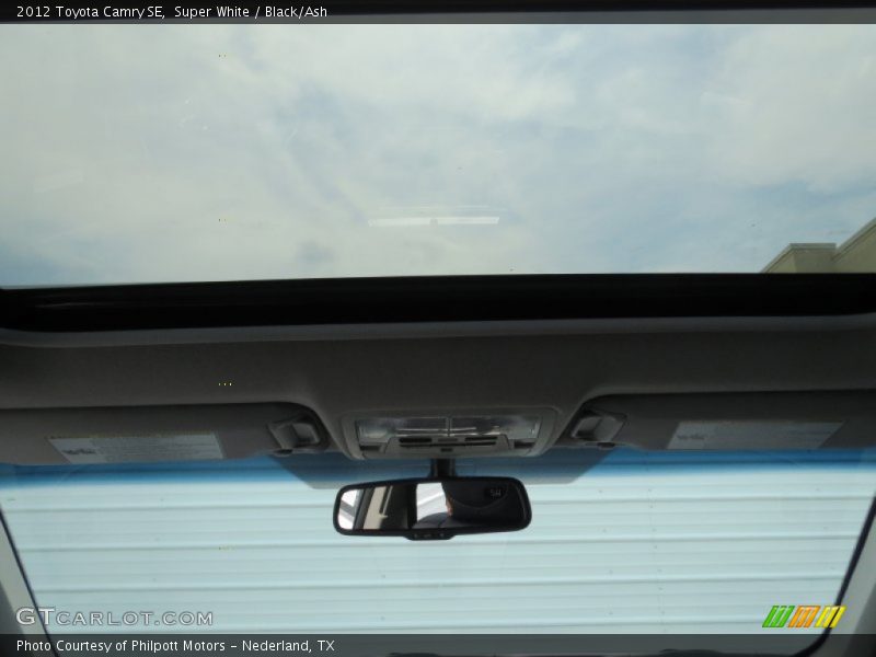 Super White / Black/Ash 2012 Toyota Camry SE