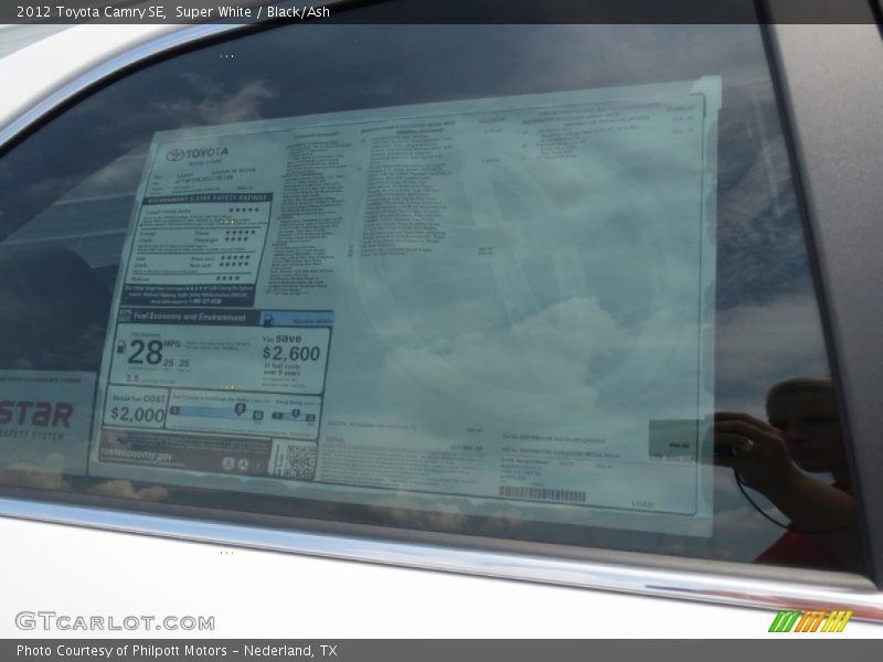 Super White / Black/Ash 2012 Toyota Camry SE