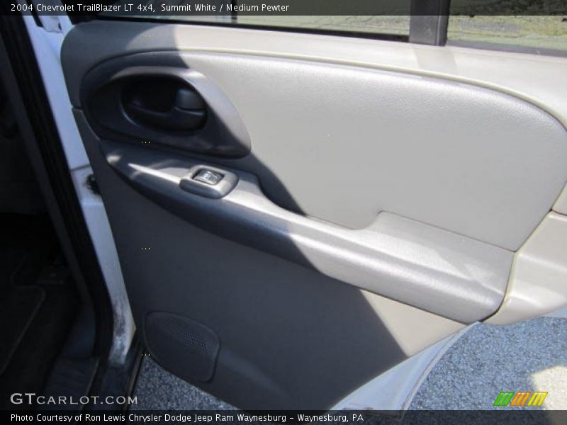 Summit White / Medium Pewter 2004 Chevrolet TrailBlazer LT 4x4