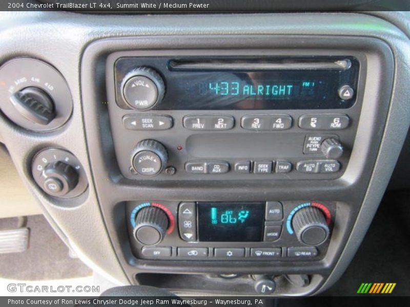 Summit White / Medium Pewter 2004 Chevrolet TrailBlazer LT 4x4