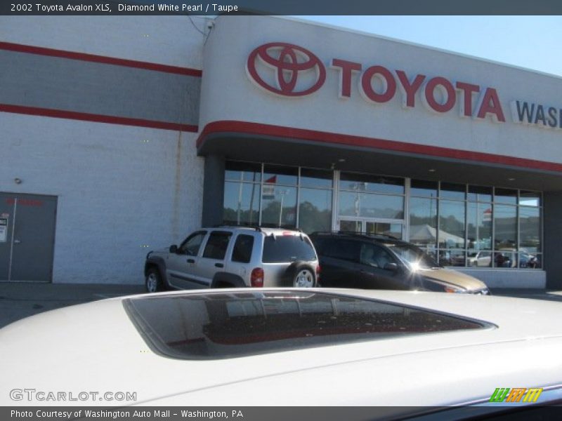 Diamond White Pearl / Taupe 2002 Toyota Avalon XLS