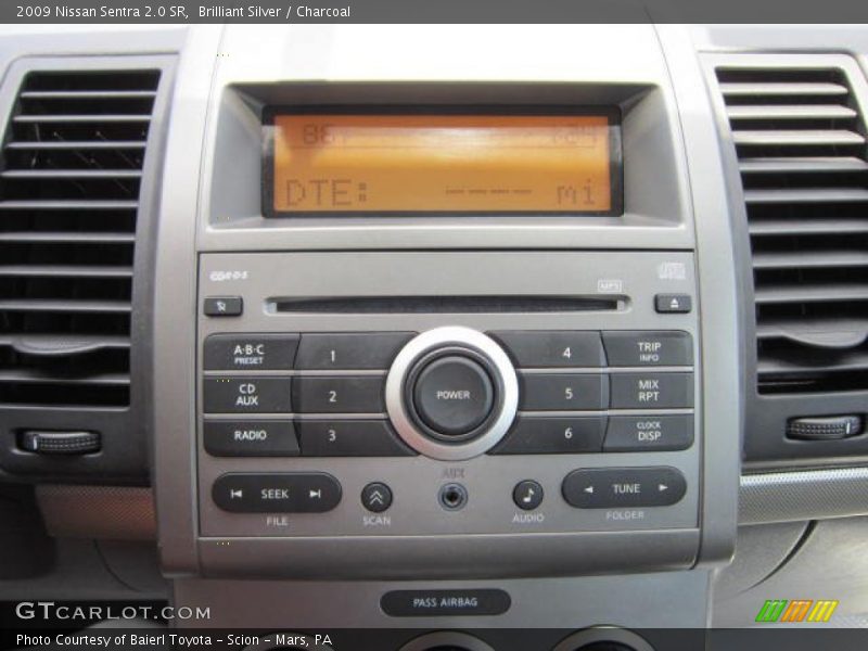 Brilliant Silver / Charcoal 2009 Nissan Sentra 2.0 SR