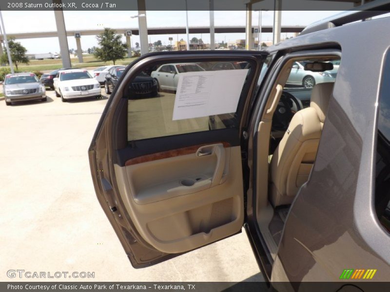 Cocoa / Tan 2008 Saturn Outlook XR
