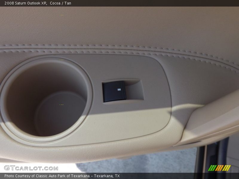 Cocoa / Tan 2008 Saturn Outlook XR