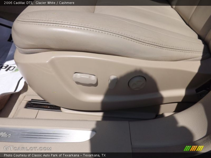 Glacier White / Cashmere 2006 Cadillac DTS