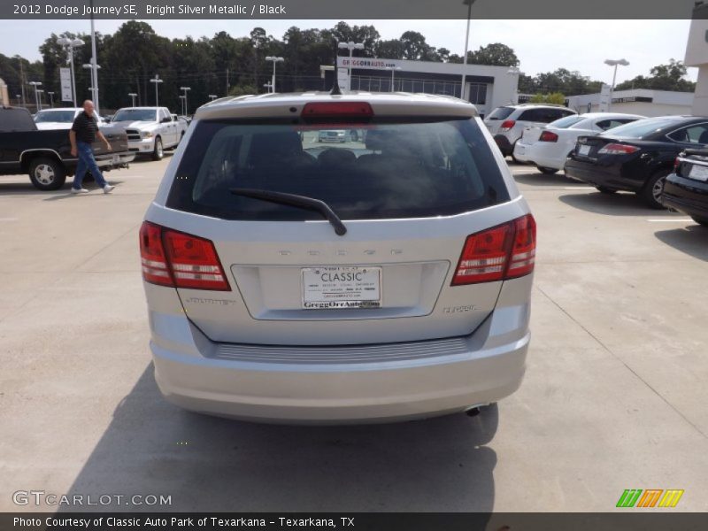 Bright Silver Metallic / Black 2012 Dodge Journey SE