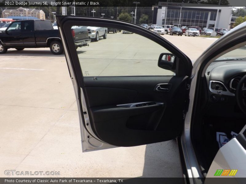 Bright Silver Metallic / Black 2012 Dodge Journey SE