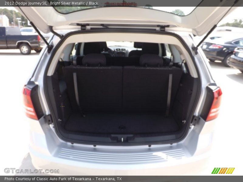Bright Silver Metallic / Black 2012 Dodge Journey SE