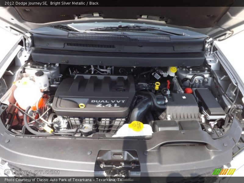 Bright Silver Metallic / Black 2012 Dodge Journey SE