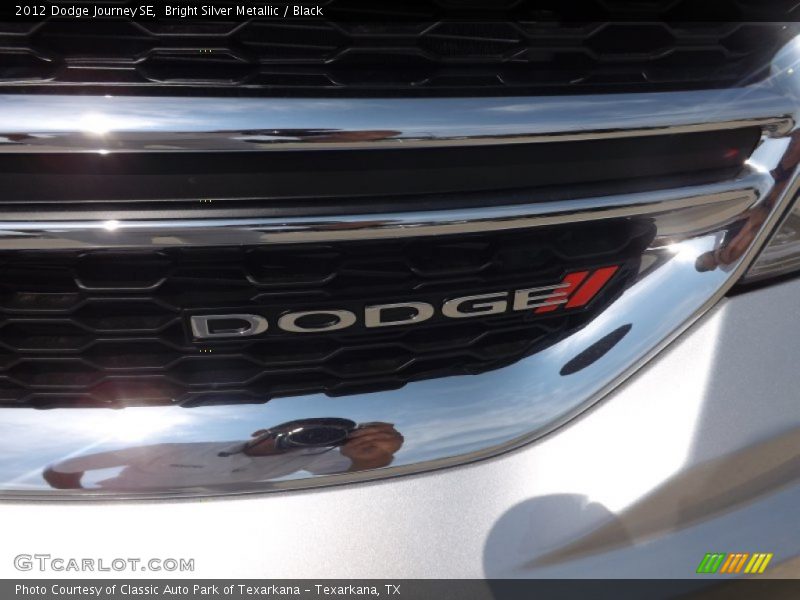 Bright Silver Metallic / Black 2012 Dodge Journey SE