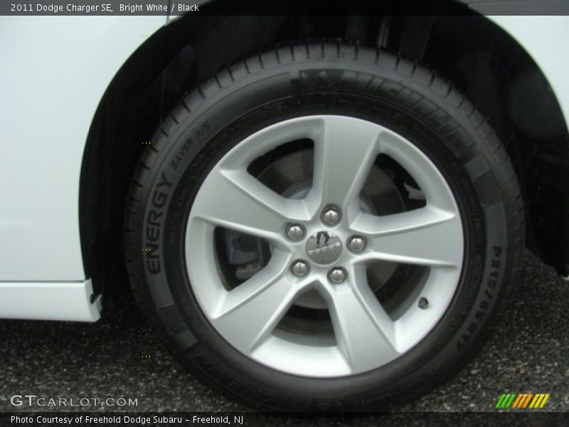Bright White / Black 2011 Dodge Charger SE
