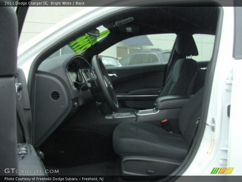 Bright White / Black 2011 Dodge Charger SE