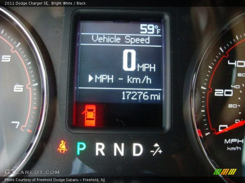 Bright White / Black 2011 Dodge Charger SE