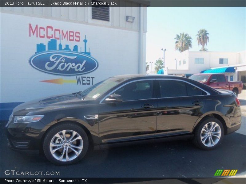Tuxedo Black Metallic / Charcoal Black 2013 Ford Taurus SEL