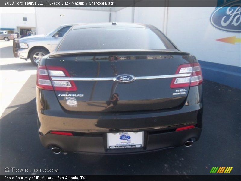 Tuxedo Black Metallic / Charcoal Black 2013 Ford Taurus SEL