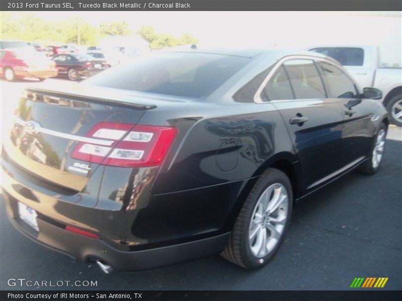 Tuxedo Black Metallic / Charcoal Black 2013 Ford Taurus SEL