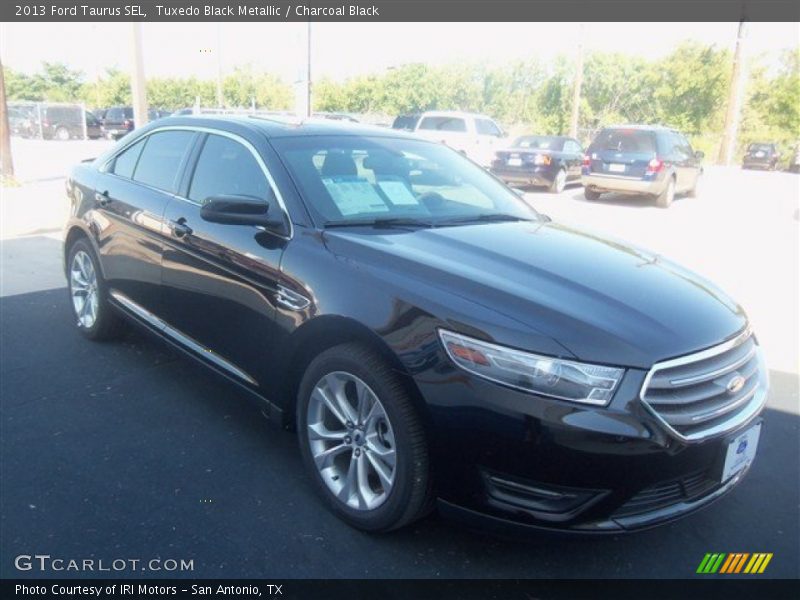 Tuxedo Black Metallic / Charcoal Black 2013 Ford Taurus SEL