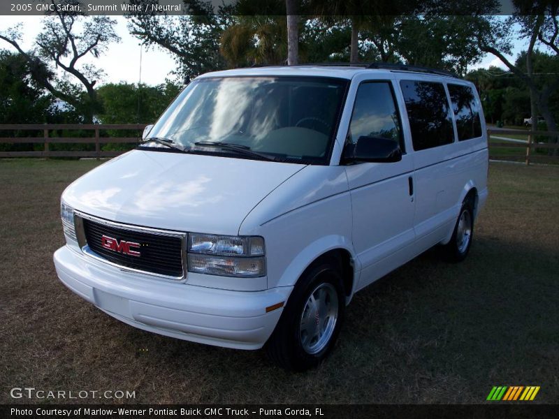 Summit White / Neutral 2005 GMC Safari