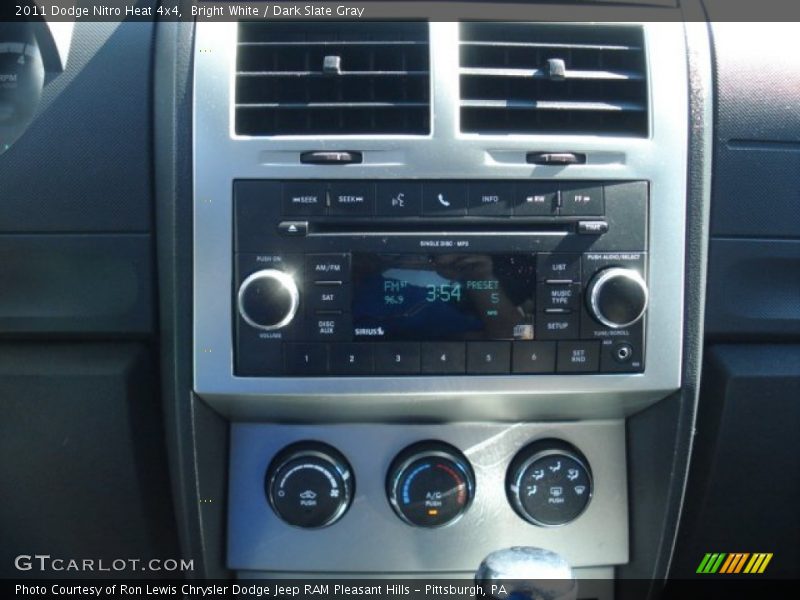 Bright White / Dark Slate Gray 2011 Dodge Nitro Heat 4x4