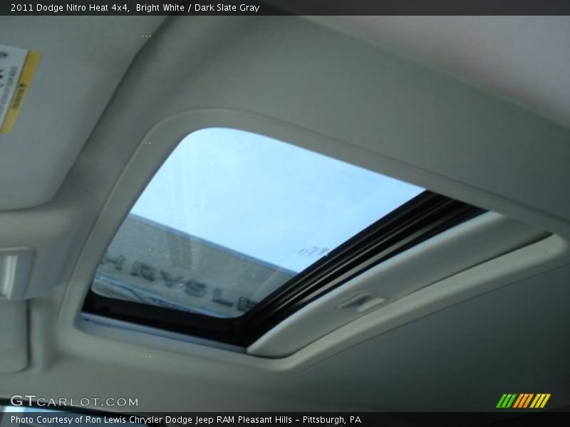 Bright White / Dark Slate Gray 2011 Dodge Nitro Heat 4x4