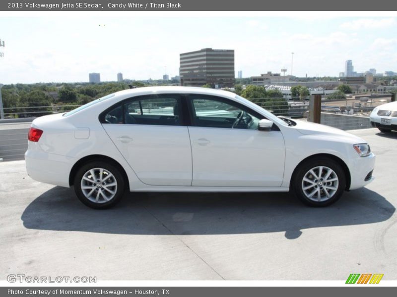 Candy White / Titan Black 2013 Volkswagen Jetta SE Sedan