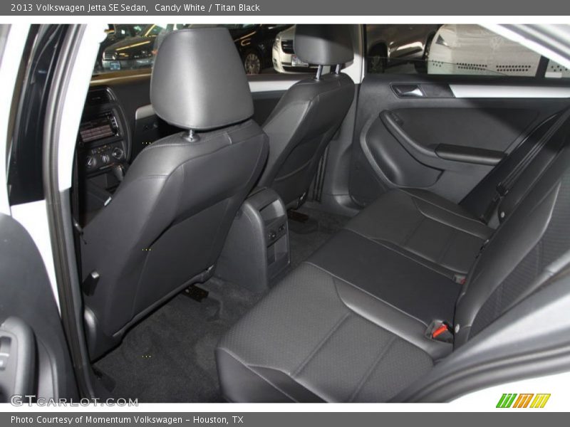 Candy White / Titan Black 2013 Volkswagen Jetta SE Sedan