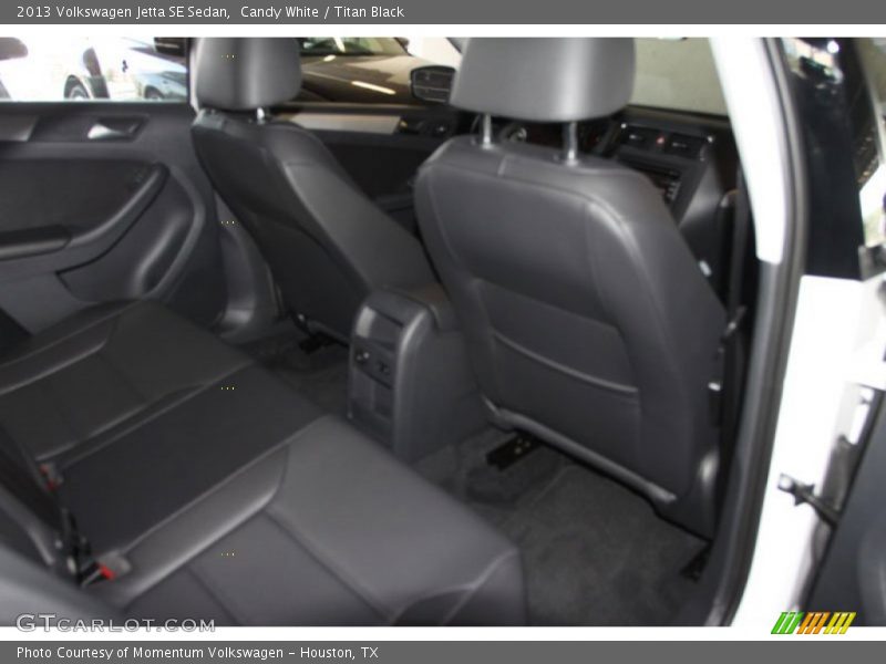 Candy White / Titan Black 2013 Volkswagen Jetta SE Sedan