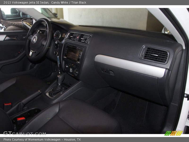 Candy White / Titan Black 2013 Volkswagen Jetta SE Sedan