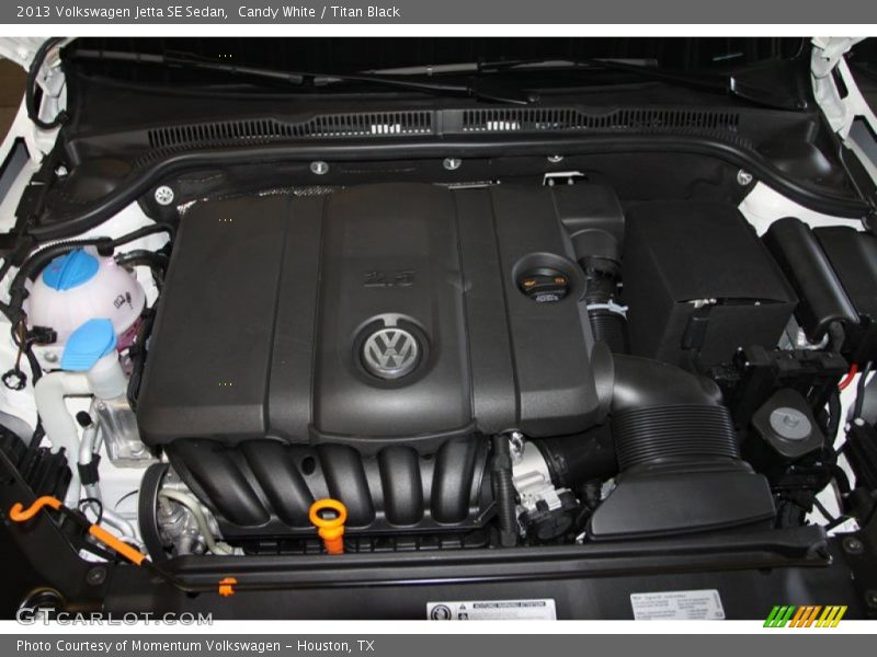 Candy White / Titan Black 2013 Volkswagen Jetta SE Sedan