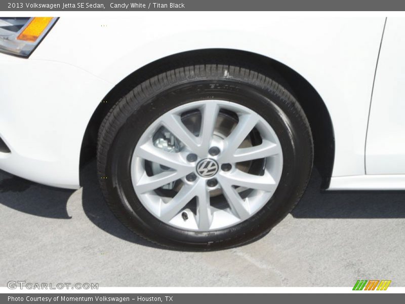 Candy White / Titan Black 2013 Volkswagen Jetta SE Sedan