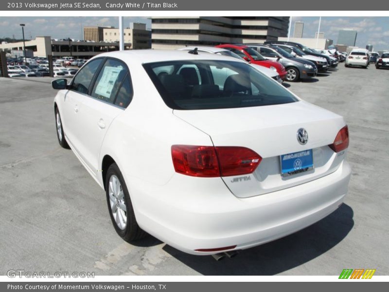 Candy White / Titan Black 2013 Volkswagen Jetta SE Sedan