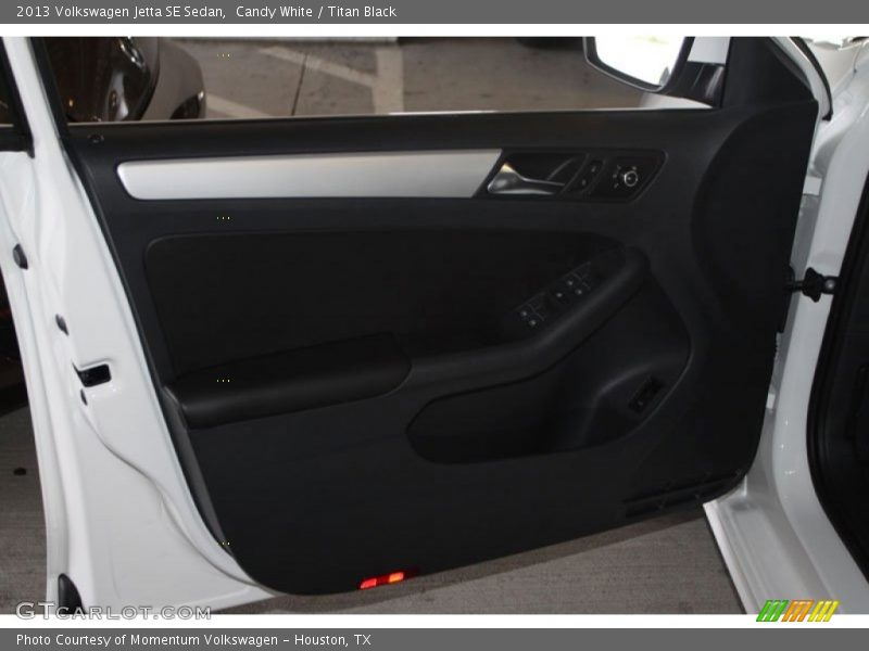 Candy White / Titan Black 2013 Volkswagen Jetta SE Sedan