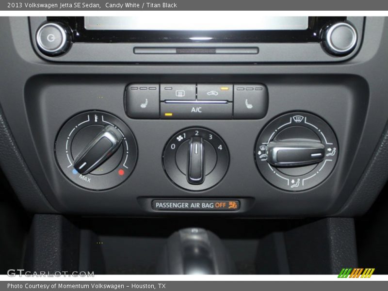 Candy White / Titan Black 2013 Volkswagen Jetta SE Sedan