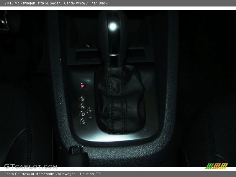 Candy White / Titan Black 2013 Volkswagen Jetta SE Sedan