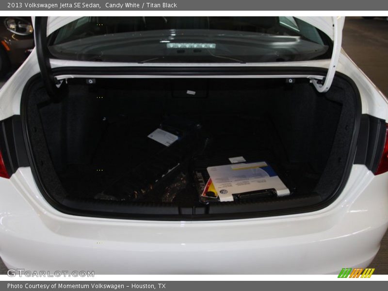 Candy White / Titan Black 2013 Volkswagen Jetta SE Sedan