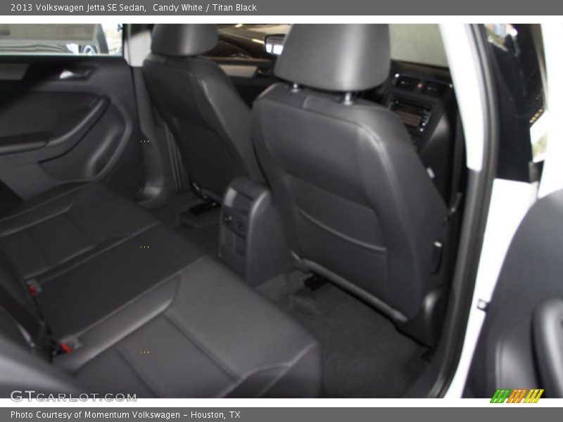 Candy White / Titan Black 2013 Volkswagen Jetta SE Sedan