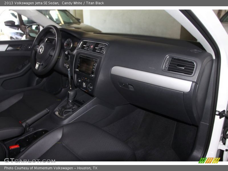 Candy White / Titan Black 2013 Volkswagen Jetta SE Sedan