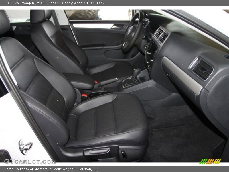Candy White / Titan Black 2013 Volkswagen Jetta SE Sedan