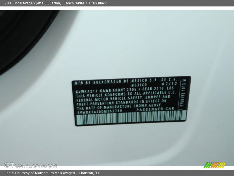 Candy White / Titan Black 2013 Volkswagen Jetta SE Sedan