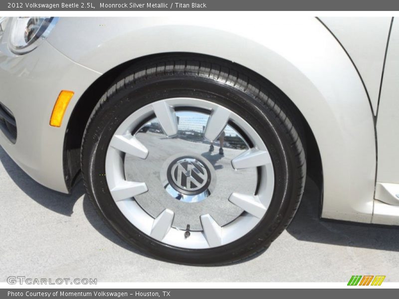 Moonrock Silver Metallic / Titan Black 2012 Volkswagen Beetle 2.5L