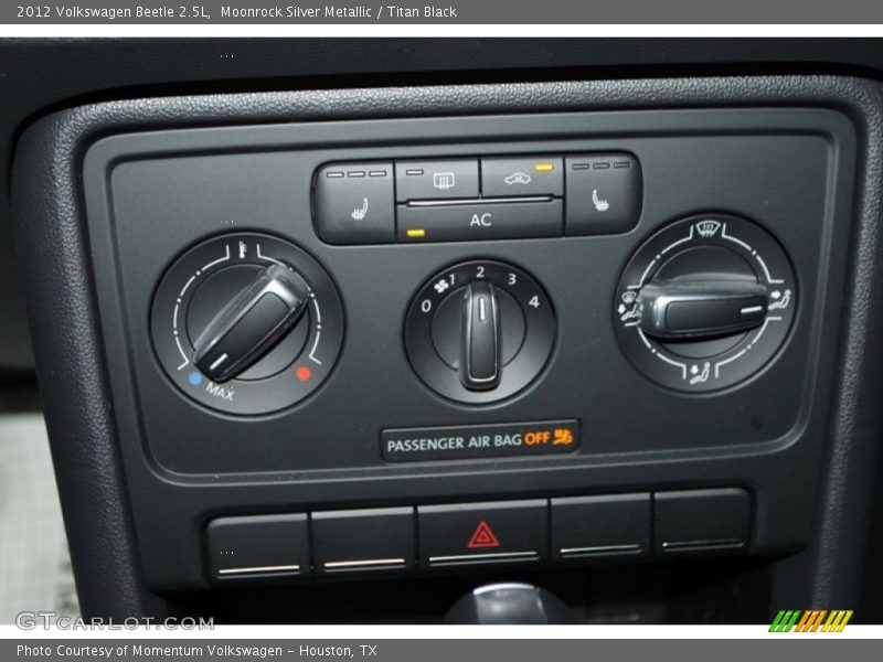 Moonrock Silver Metallic / Titan Black 2012 Volkswagen Beetle 2.5L