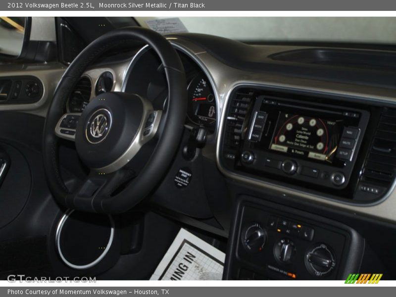 Moonrock Silver Metallic / Titan Black 2012 Volkswagen Beetle 2.5L