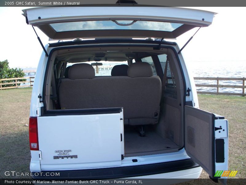 Summit White / Neutral 2005 GMC Safari